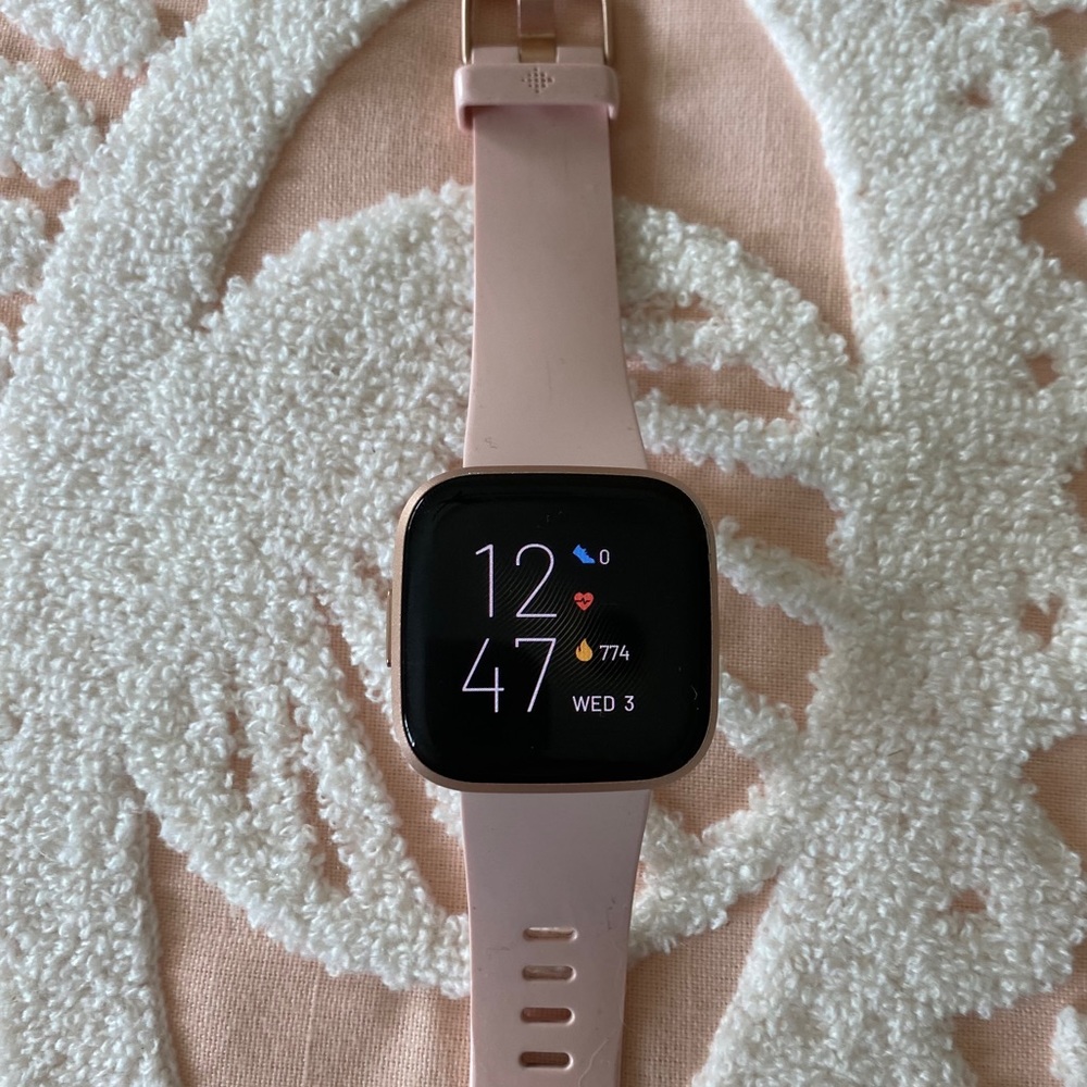 FITBIT VERSA 2 in PINK